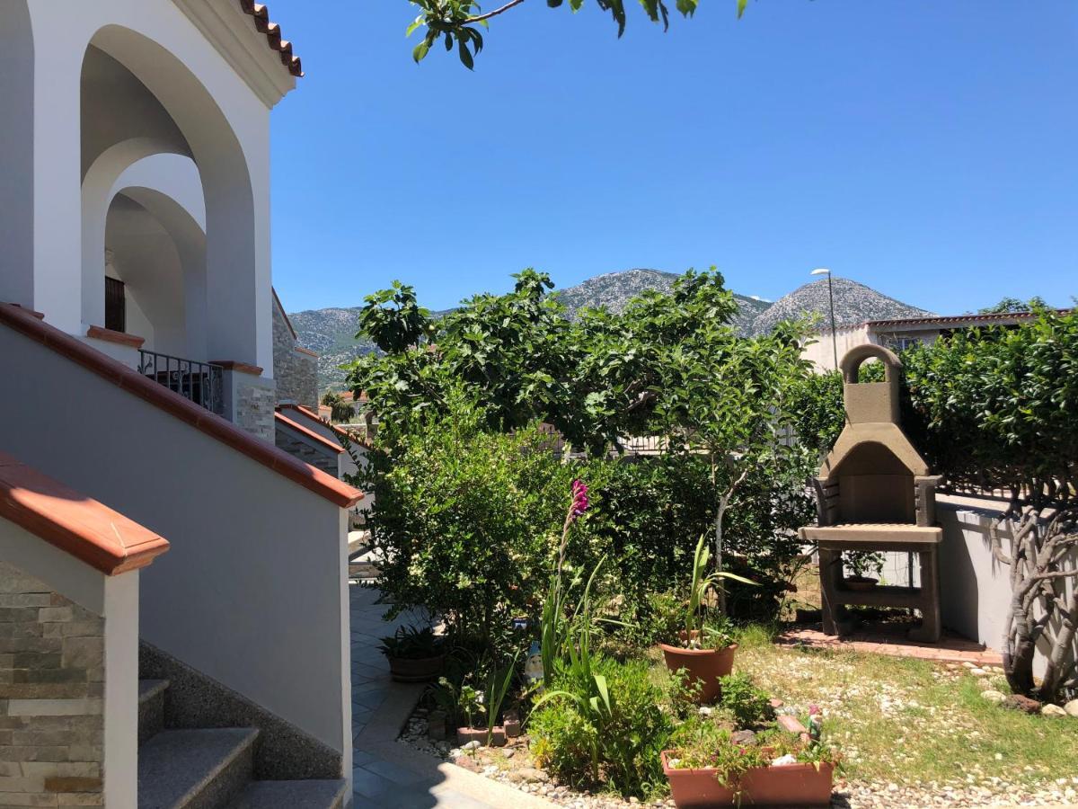 Appartamento In Villa Andreina Orosei Exterior photo