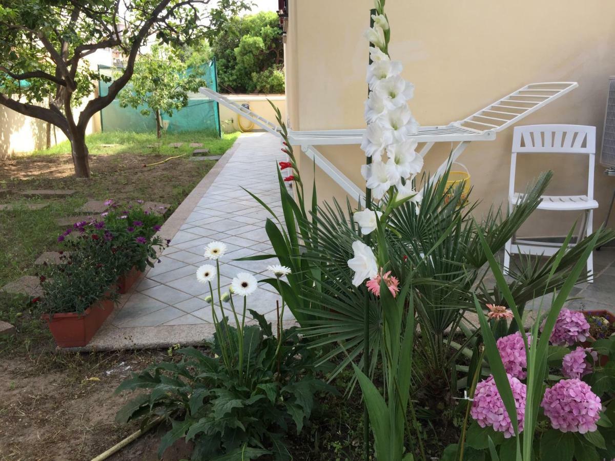 Appartamento In Villa Andreina Orosei Exterior photo